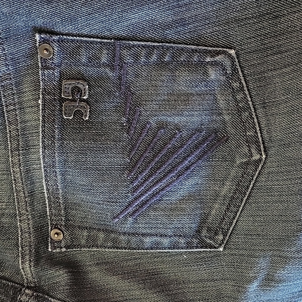 Joe's Jeans socialite jeans, size 28. Cute detail on back pockets.